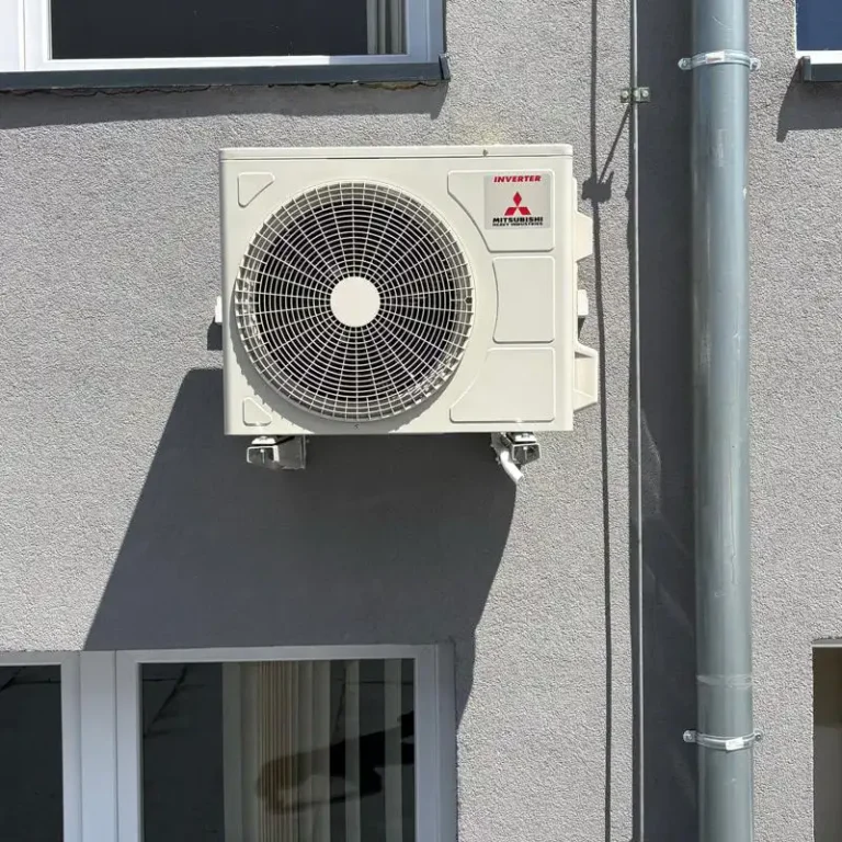 Montaż klimatyzacji w jednostce wojskowej, agregat zewnętrzny klimatyzatora