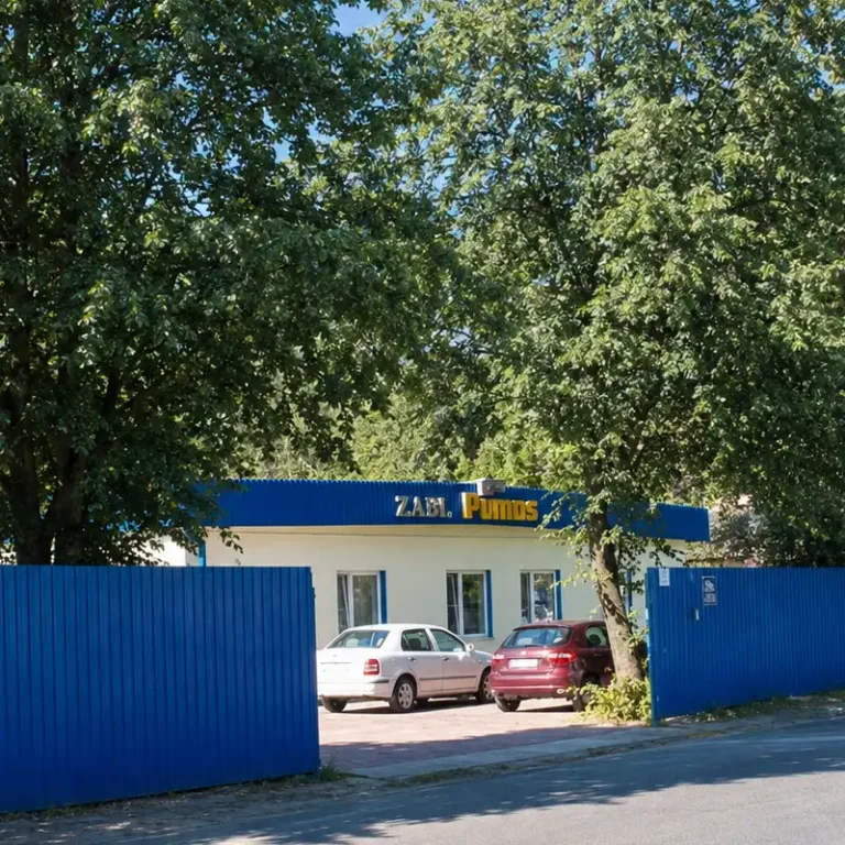 Montaż klimatyzacji w zakładzie produkcyjnym, teren obejmujący zakład