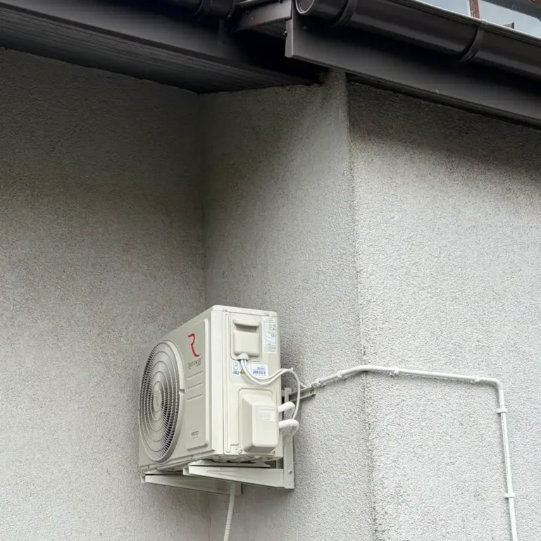 montaż dwóch klimatyzatorów Rotenso Imoto, jednostka zewnętrzna